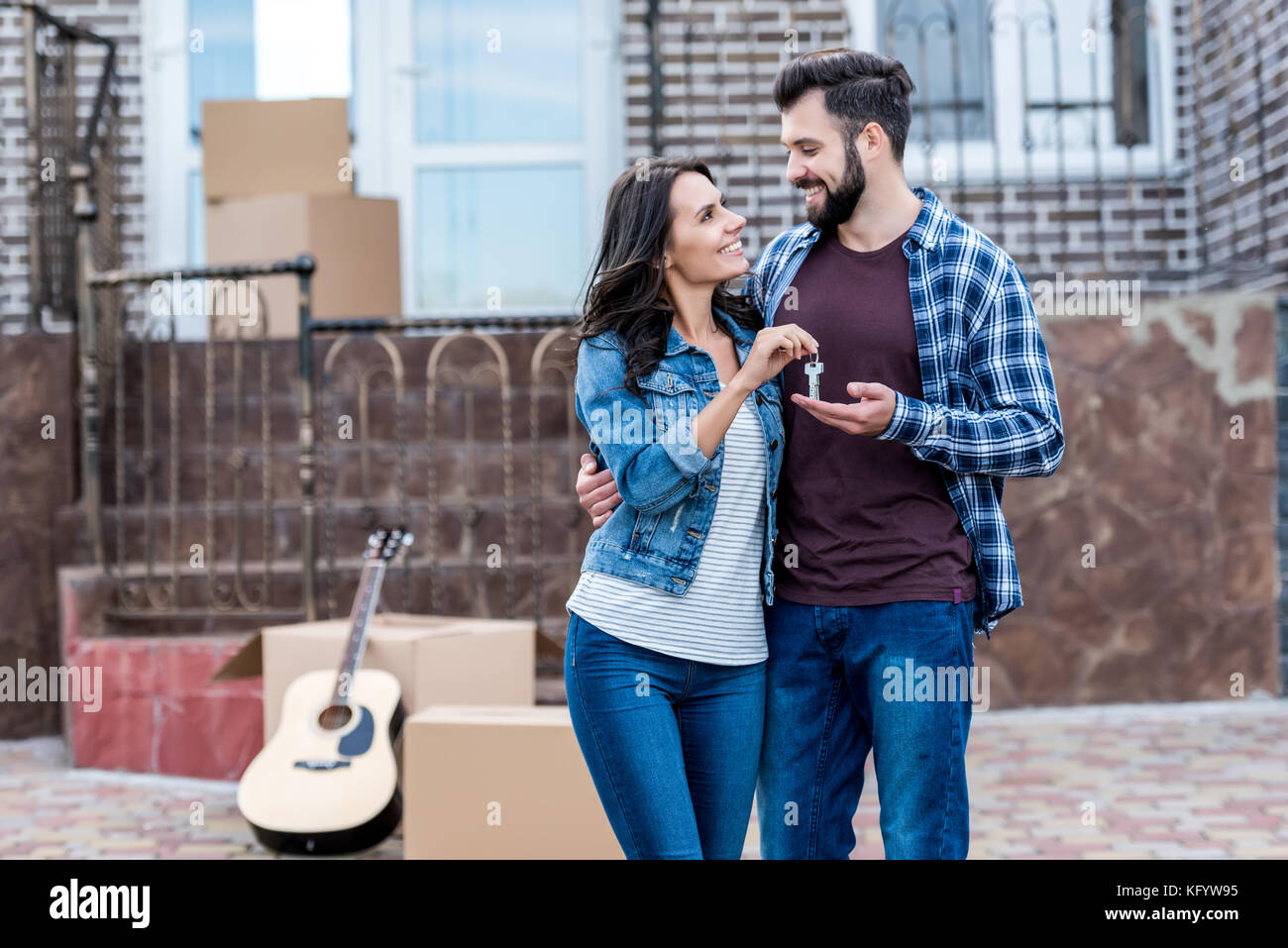 couple with keys of new house Stock Photo - Alamy