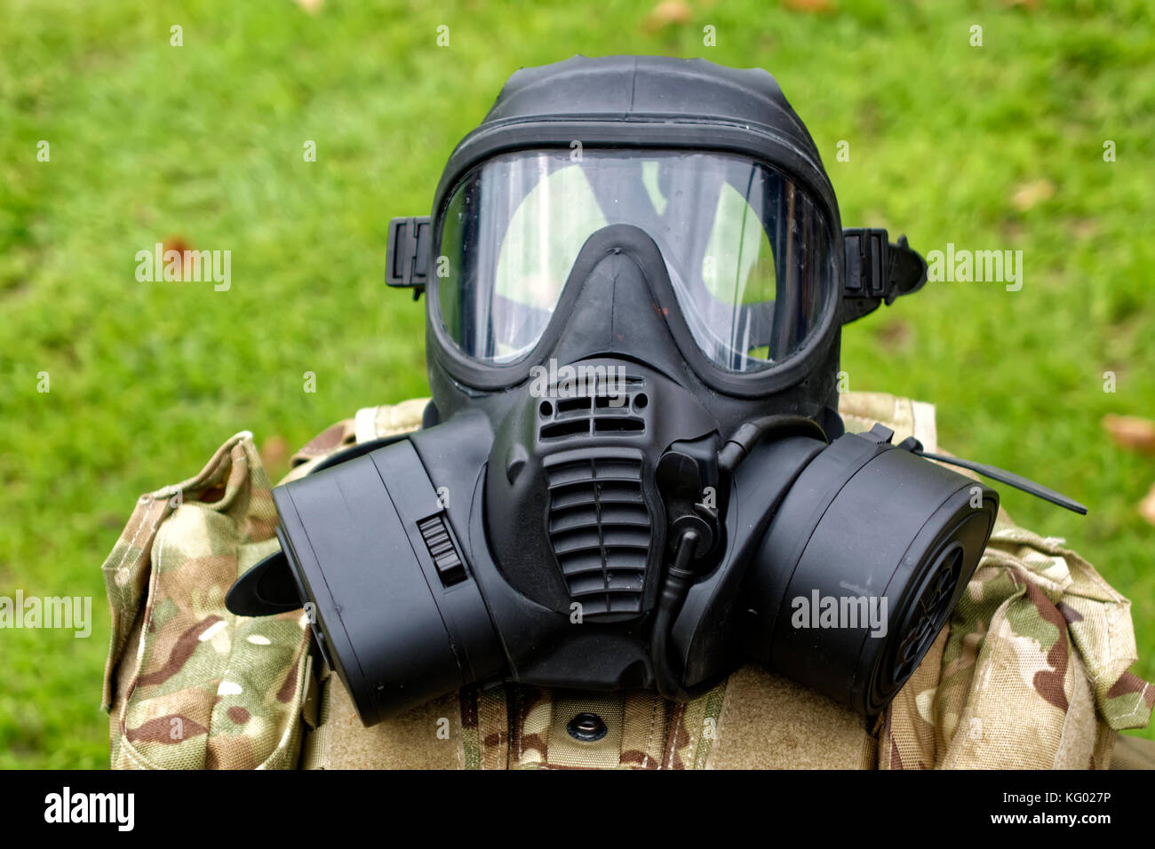 cykel kage spiselige A British Armed Forces General Service Respirator on display at the  Longleat Military Spectacular Show, Longleat, Wiltshire, United Kingdom  2017 Stock Photo - Alamy