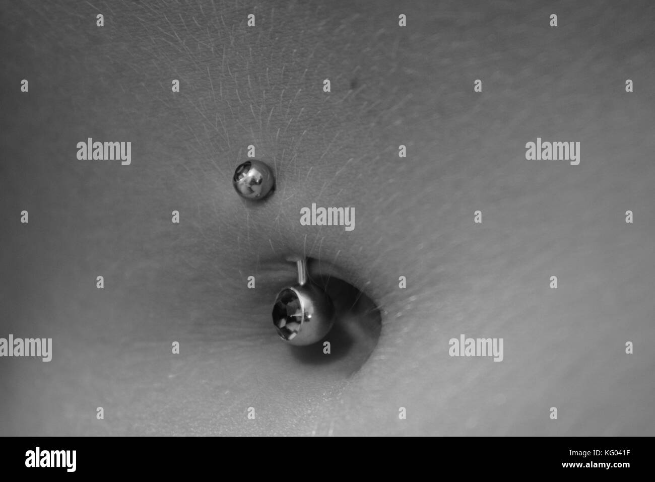 Belly button earring hires stock photography and images Alamy