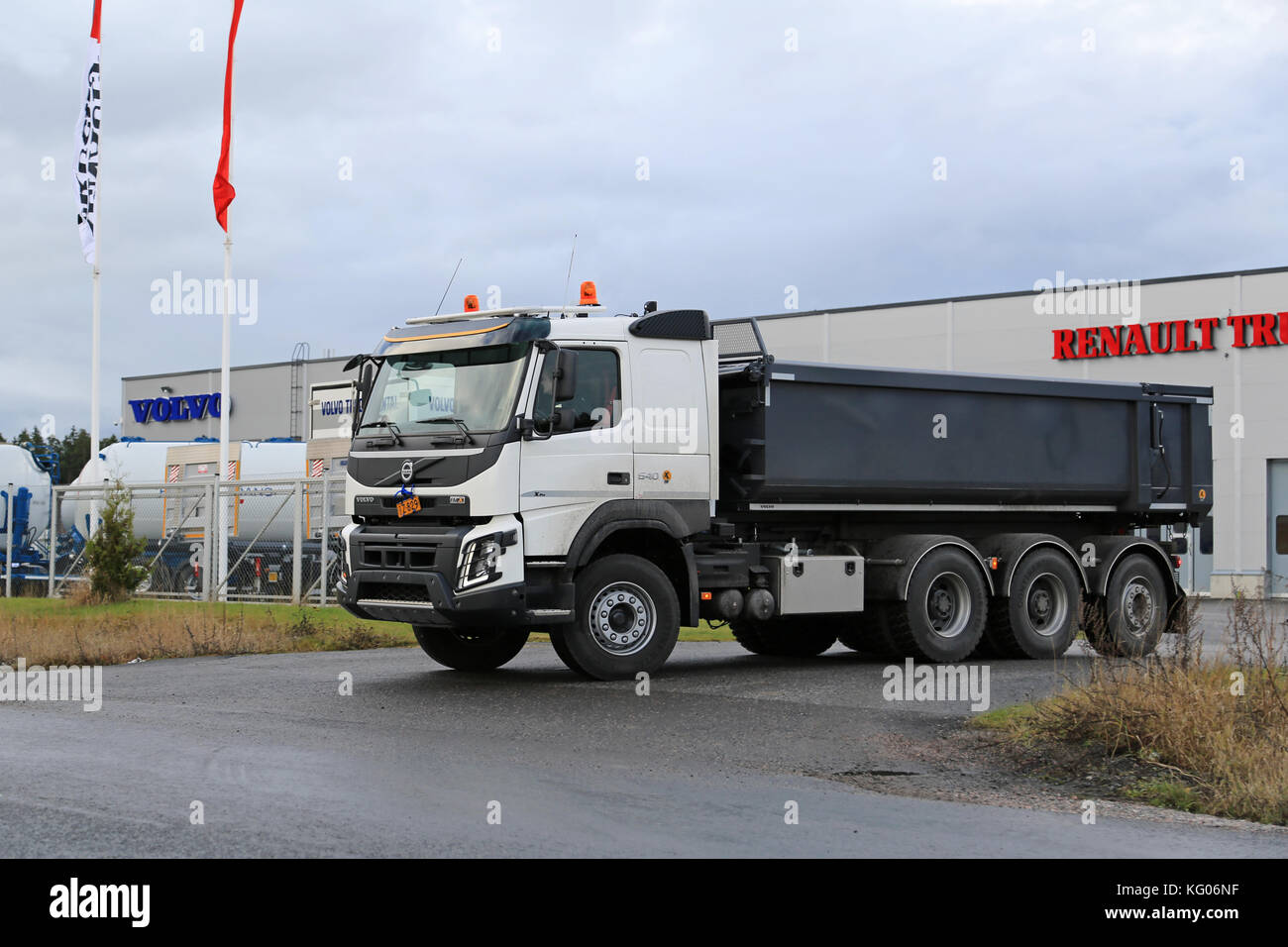 VOLVO FMX 460 heavy duty construction dumper truck Stock Photo - Alamy