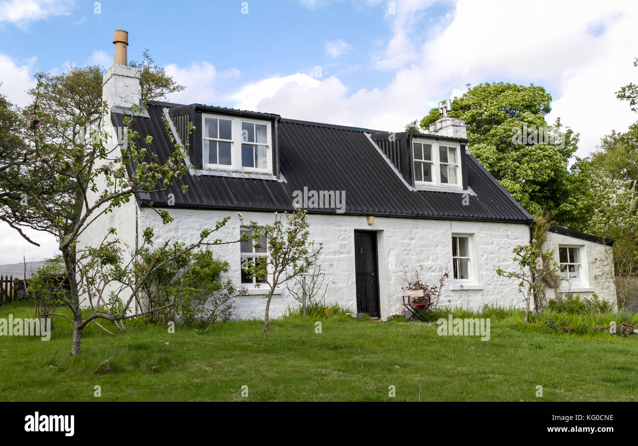 Traditional Whitewashed crofters cottage on the remote inner hebridean island of Ulva off the Isle of Mull, Scotland.  Space for copy. Stock Photo