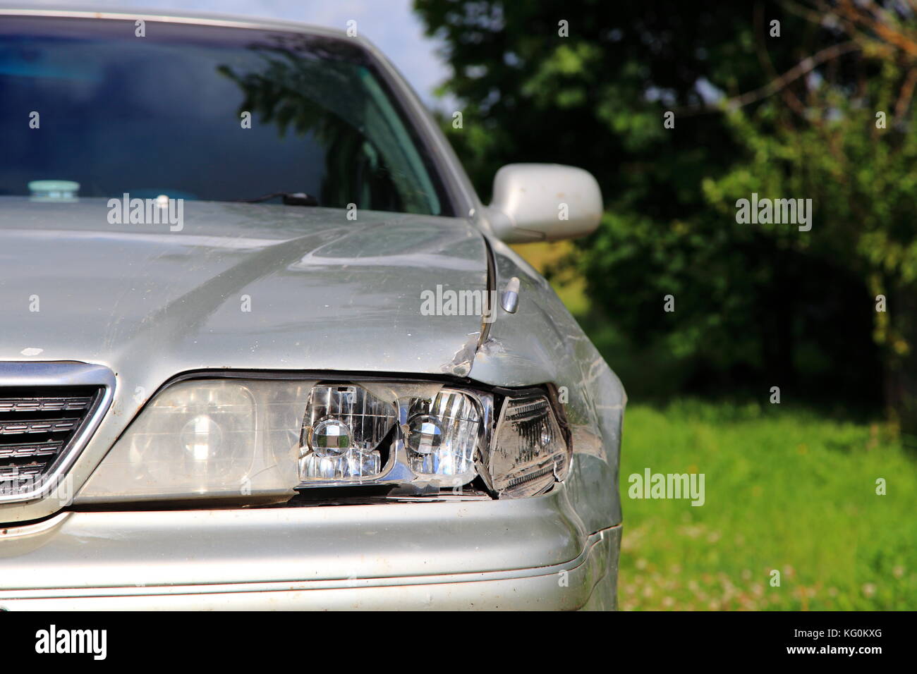 Accident damaged vehicle hi-res stock photography and images - Alamy