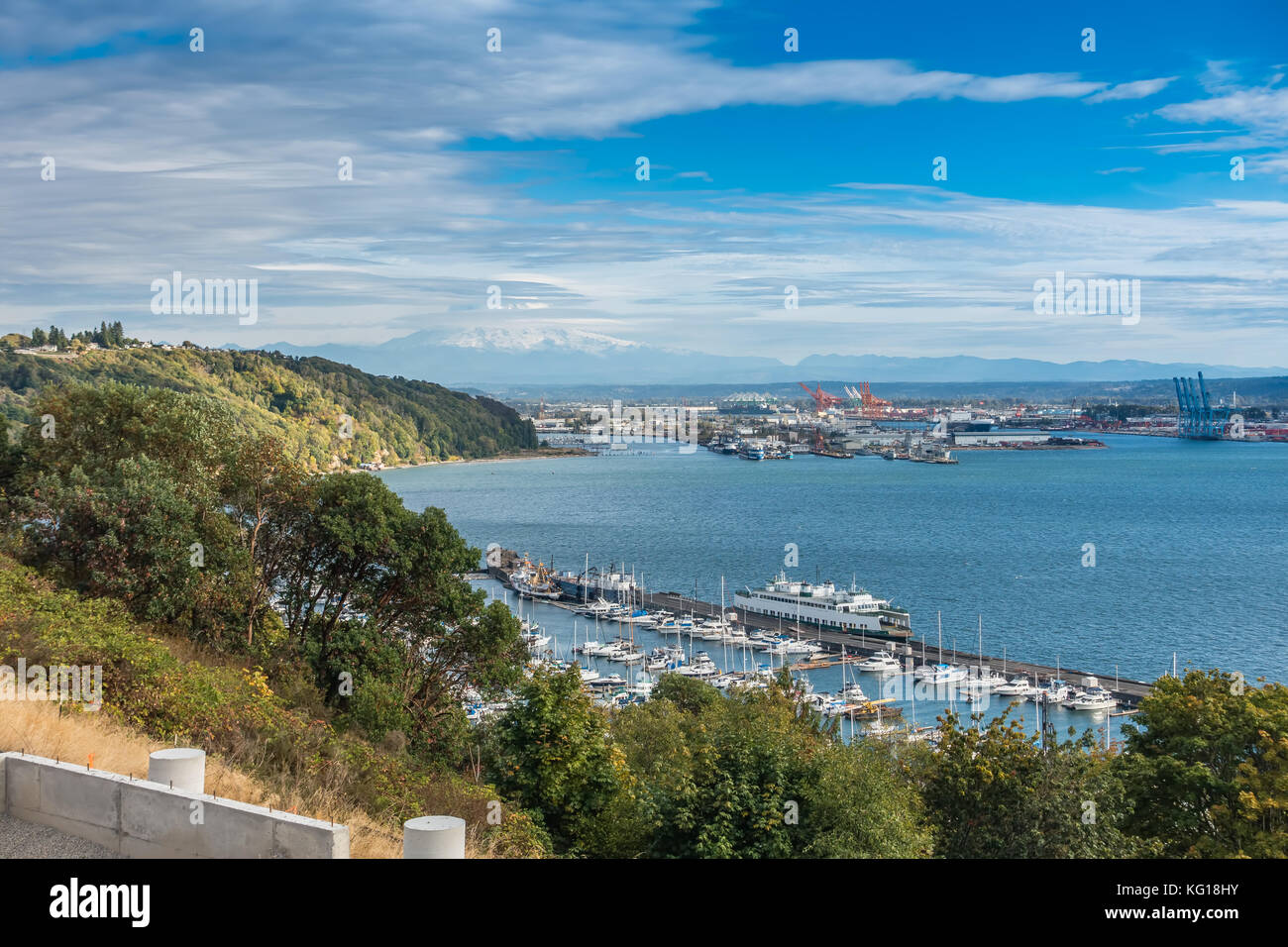 A view of the Port of Tacoma and Mount Rainier Stock Photo - Alamy