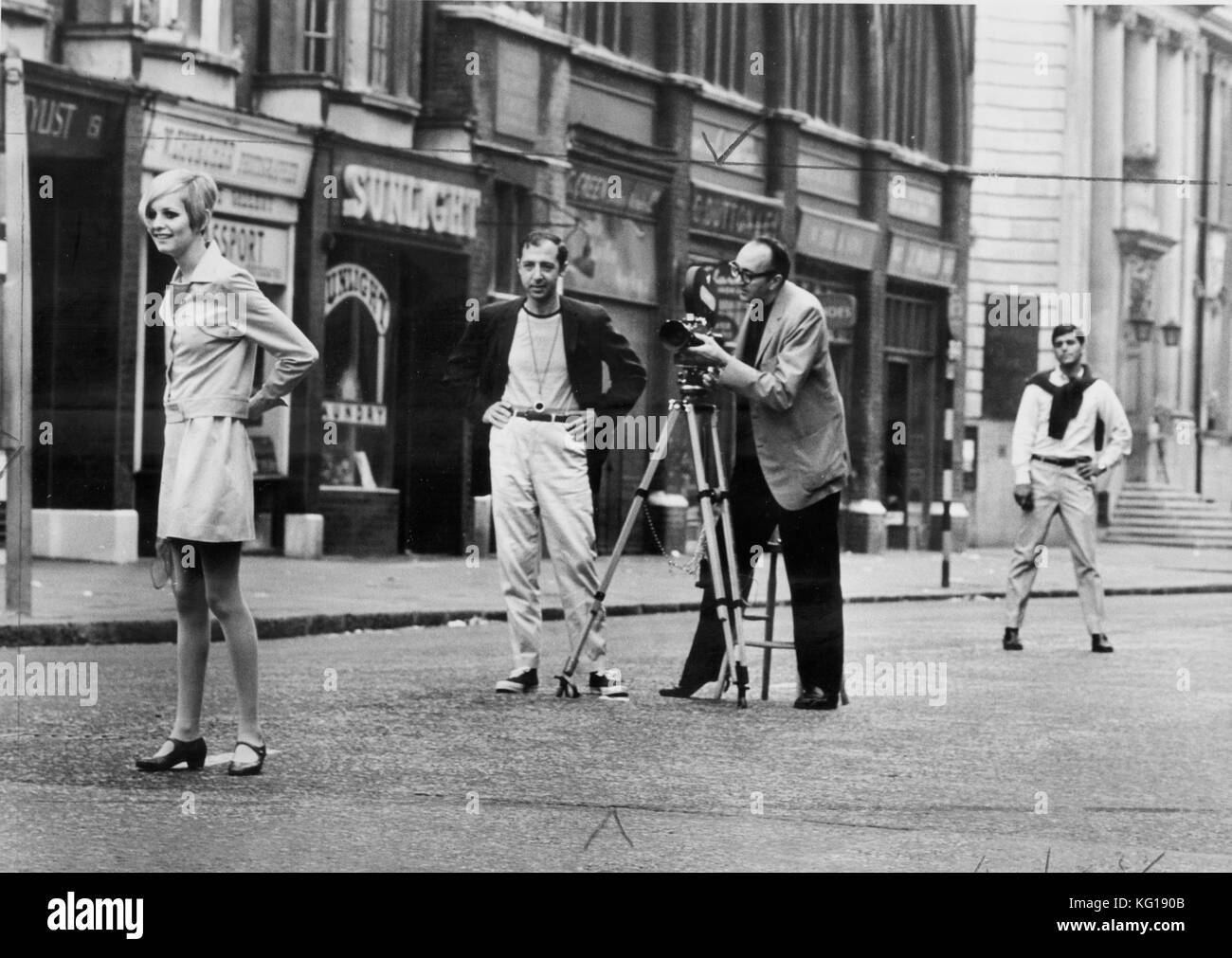 Model Twiggy (Lesley Hornby) in her first press shoot 1965 in Carnaby Street, London Stock Photo