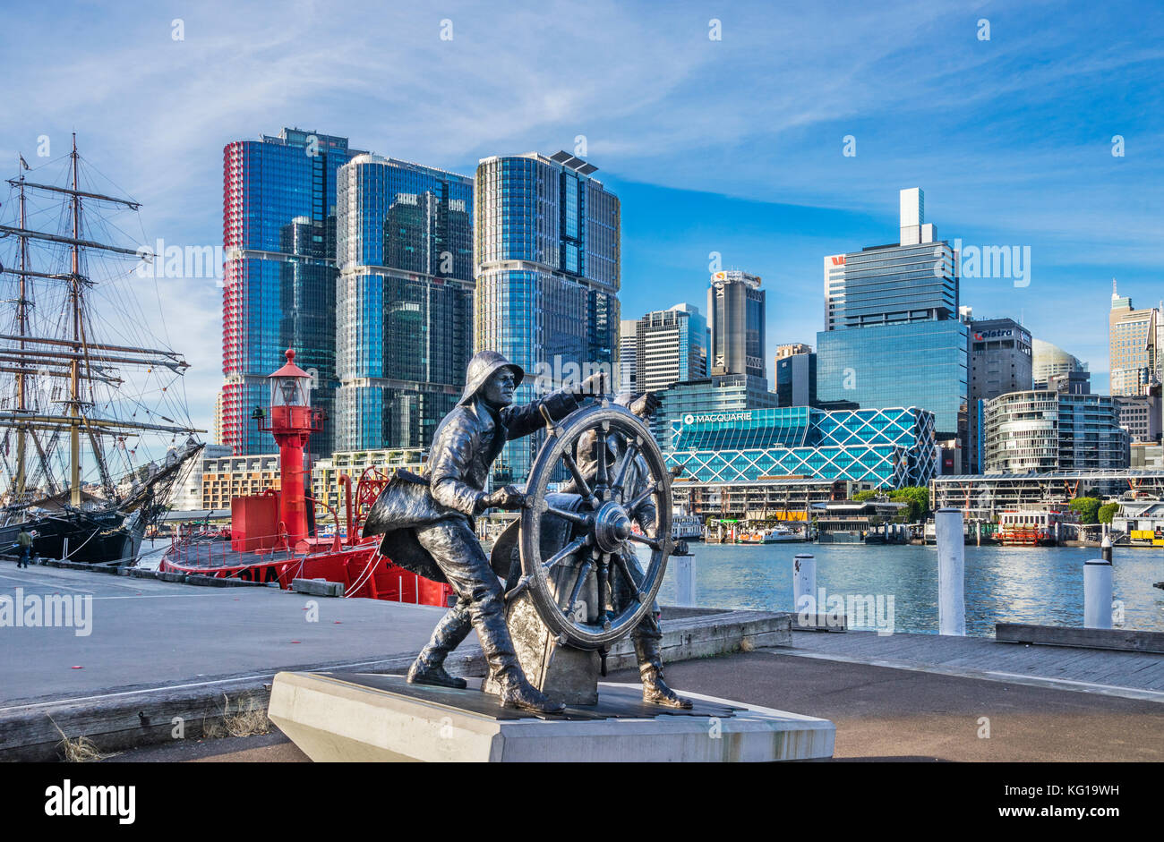 Australia, New South Wales, Sydney, Darling Harbour, bronce sculpture to celebrate windjammer sailors at the Wharf 7 Maritime Heritage Centre Stock Photo