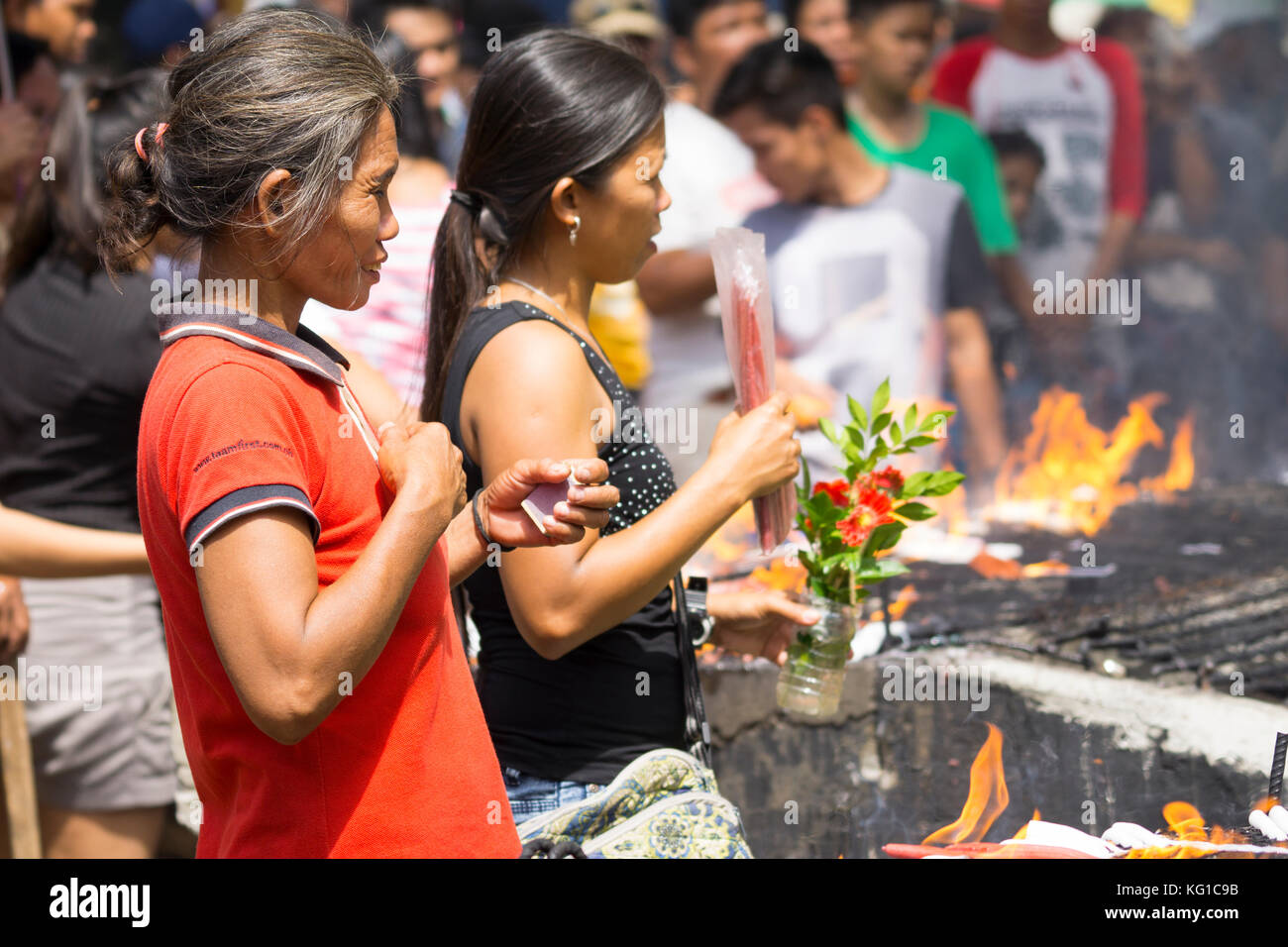 Calamba Cemetery, Cebu City, Philippines. 02nd Nov, 2017. Filipinos