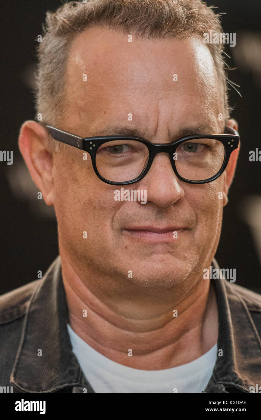 London, UK. 2nd Nov, 2017. Tom Hanks signs his new book Uncommon Type at Waterstones Piccadilly. London 02 Nov 2017 Credit: Guy Bell/Alamy Live News Stock Photo