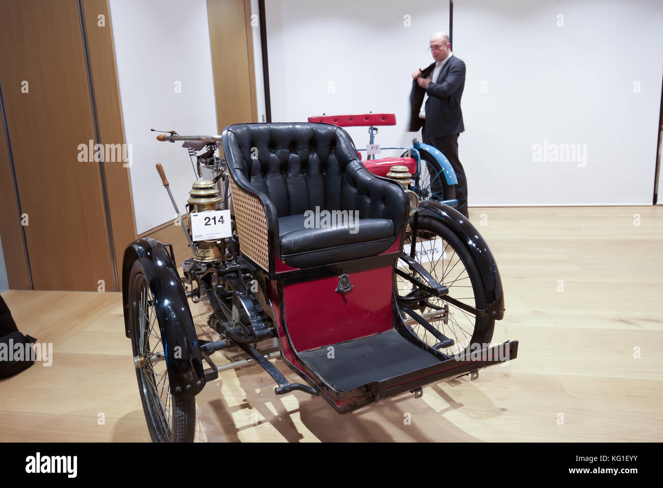 London, UK. 2nd Nov, 2017. Bonhams, London to Brighton Veteran car sale