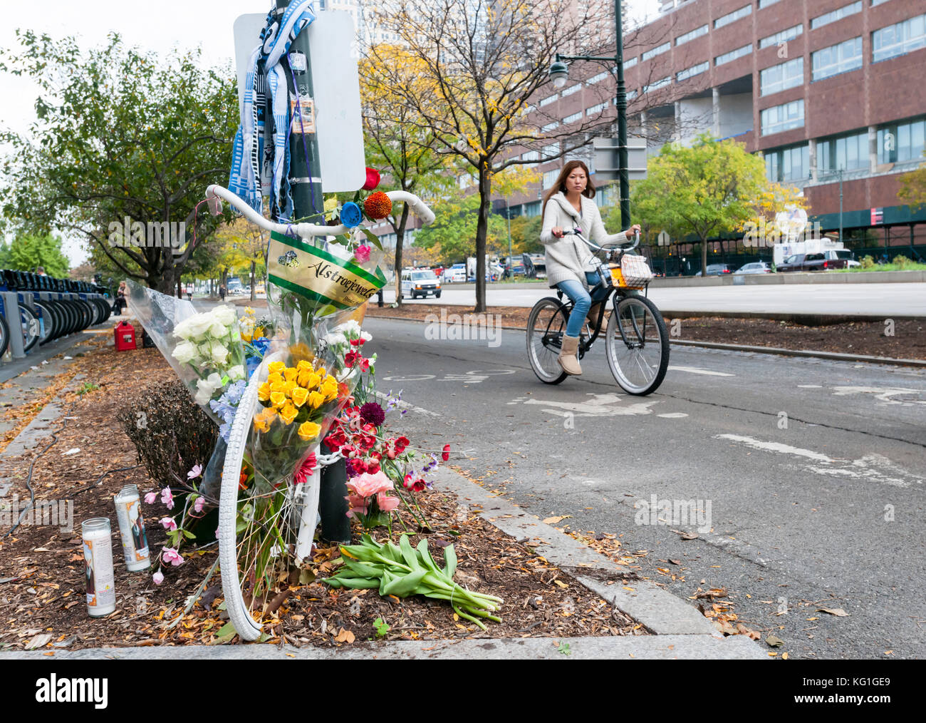 New York, USA. 02nd Nov, 2017. A 'ghost bike' and flowers at the intersection of Chambers and West Streets adorn a memorial for the victims of the Halloween terrorist attack which killed eight, seen on Thursday, November 2, 2017. Sayfullo Saipov, allegedly inspired by Isis, killed 8 and injured 11 as he drove a rented truck down a bike path in the New York neighborhood of Tribeca. ( © Richard B. Levine) Credit: Richard Levine/Alamy Live News Stock Photo