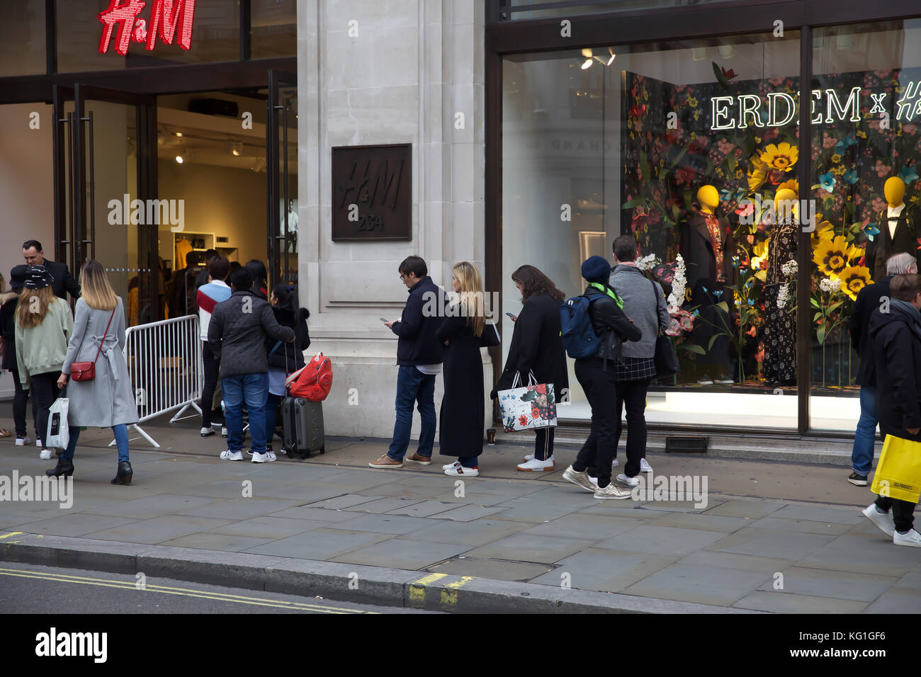 London, UK. 2nd Nov, 2017. Christmas shoppers start early in Regent Street London Credit: Keith Larby/Alamy Live News Stock Photo