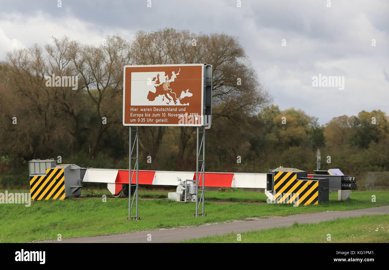 A sign with the lettering 'Hier waren Deutschland und Europa