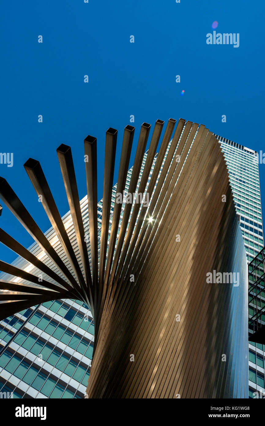 Frankfurt am Main, Hessen, Germany :  DZ-Bank (Selmi-Hochhaus) - Skulptur “Die Welt“ von Andreu Alfaro Stock Photo