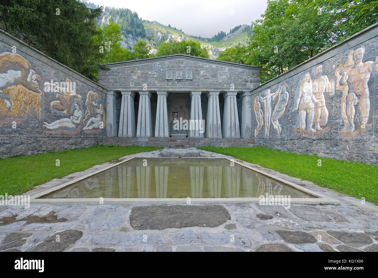Walenstadtberg, Sankt Gallen, Schweiz : Pax-Mal : rechtes Mosaik : Die  Grosse Gemeinschaft / links : Die Kleine Gemeinschaft Stock Photo - Alamy
