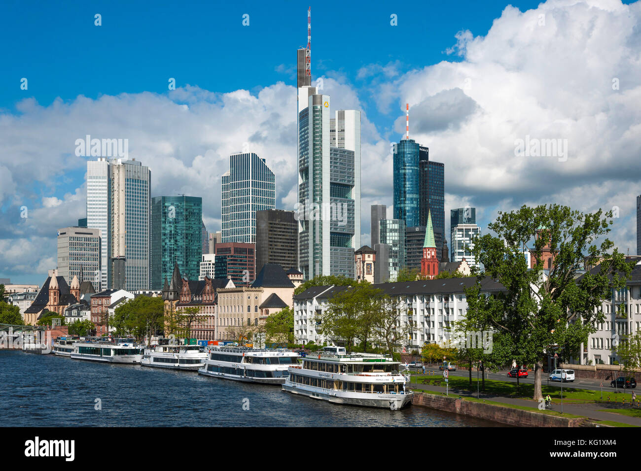 Frankfurt am Main, Hessen, Germany :  Skyline - Main - Weisse Flotte Stock Photo
