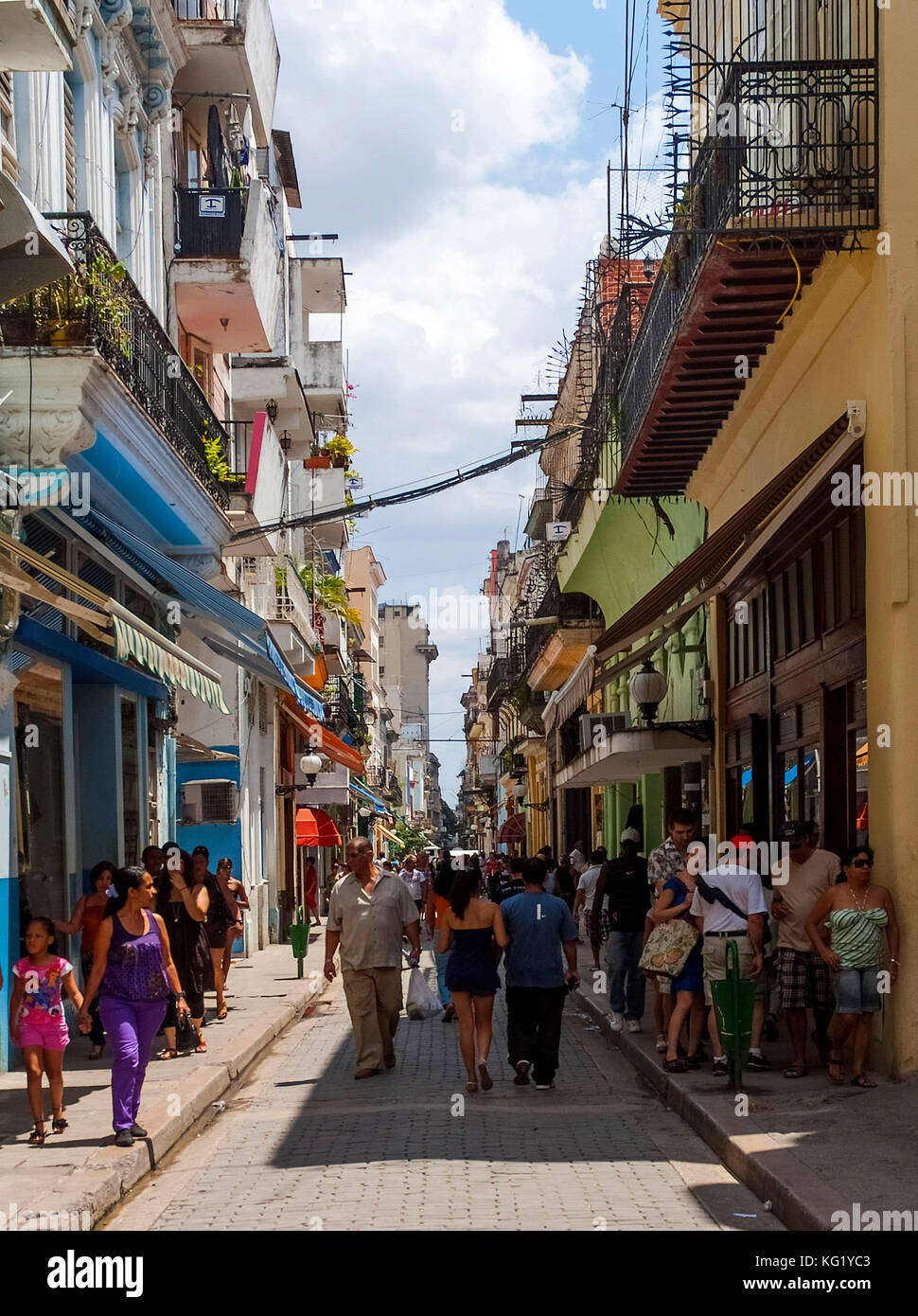 Havanna, Cuba :  La Habana Vieja - Calle Obispo Stock Photo