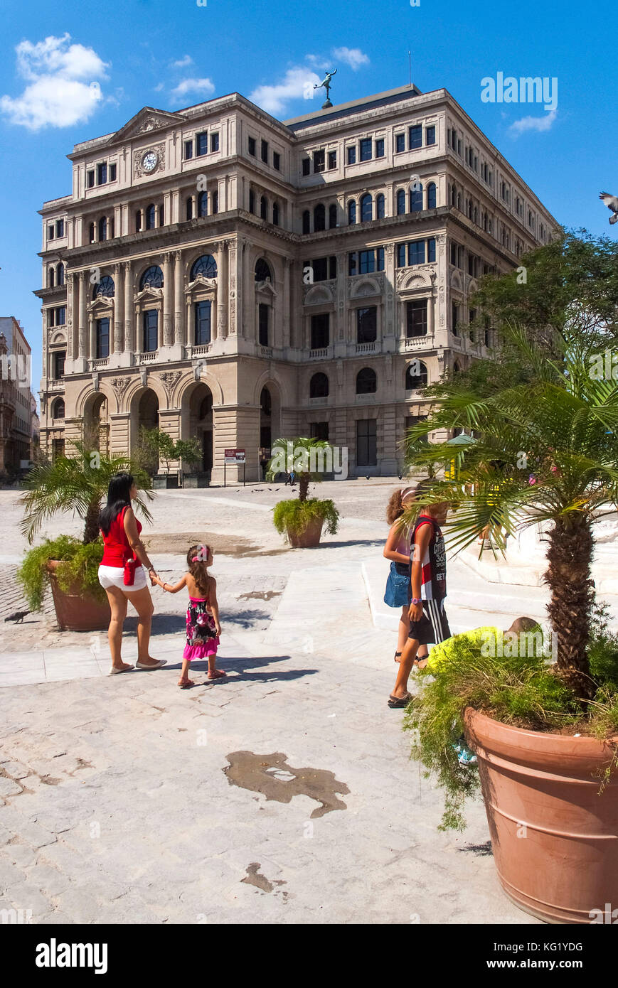 Havanna, Cuba :  Lonja del Comercio de la Habana  -  Plaza de San Francisco de Asis Stock Photo