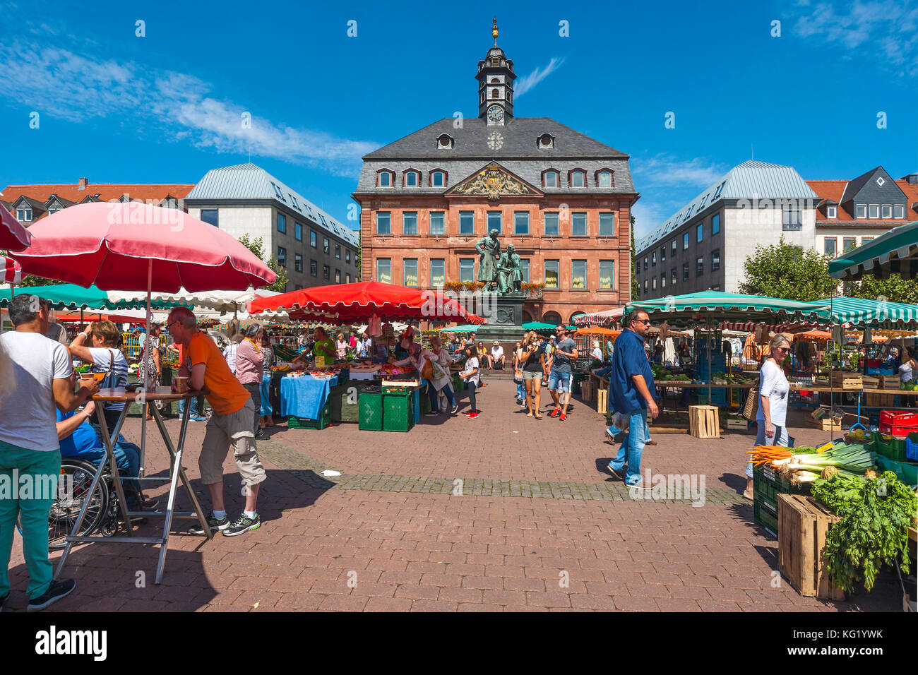 Hanau, Hessen, Germany : Neustädter Rathaus - Markt - Gebrüder Grimm ...