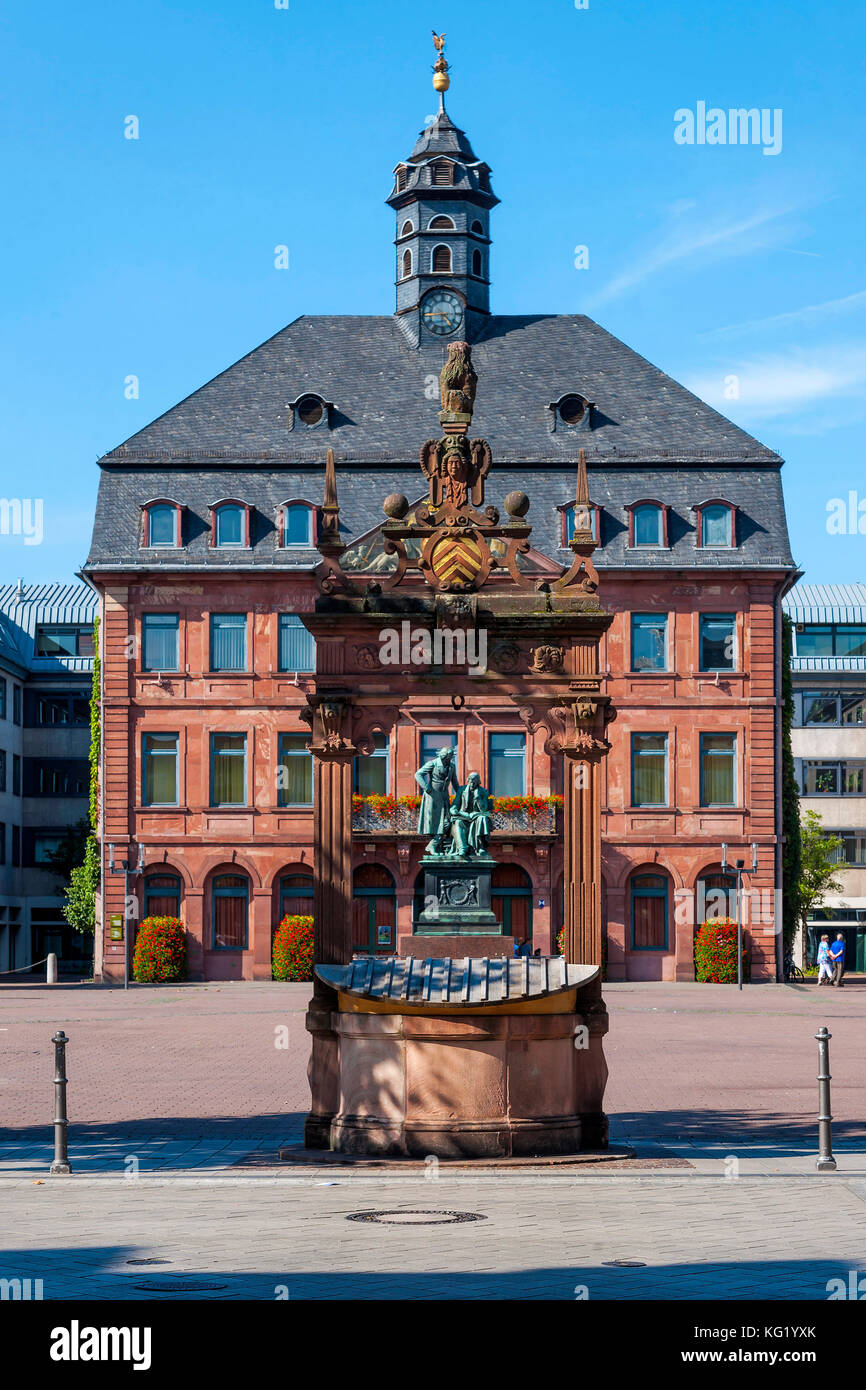 Hanau, Hessen, Germany : Marktbrunnen - Neustädter Rathaus - Gebrüder ...