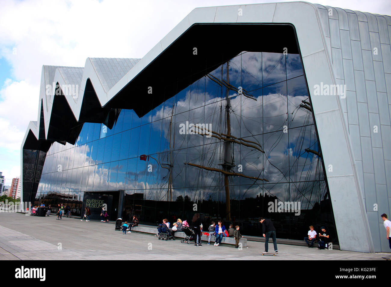 das von Zaha Hadid entworfene Riverside Museum of Transport, Glasgow, Schottland/ Scotland. Stock Photo