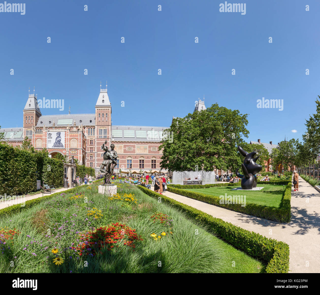 The garden of the Rijksmuseum, Amsterdam,  Noord-Holland Netherlands *** Local Caption ***  city, village, flowers, summer, people, art,  statue, Stock Photo
