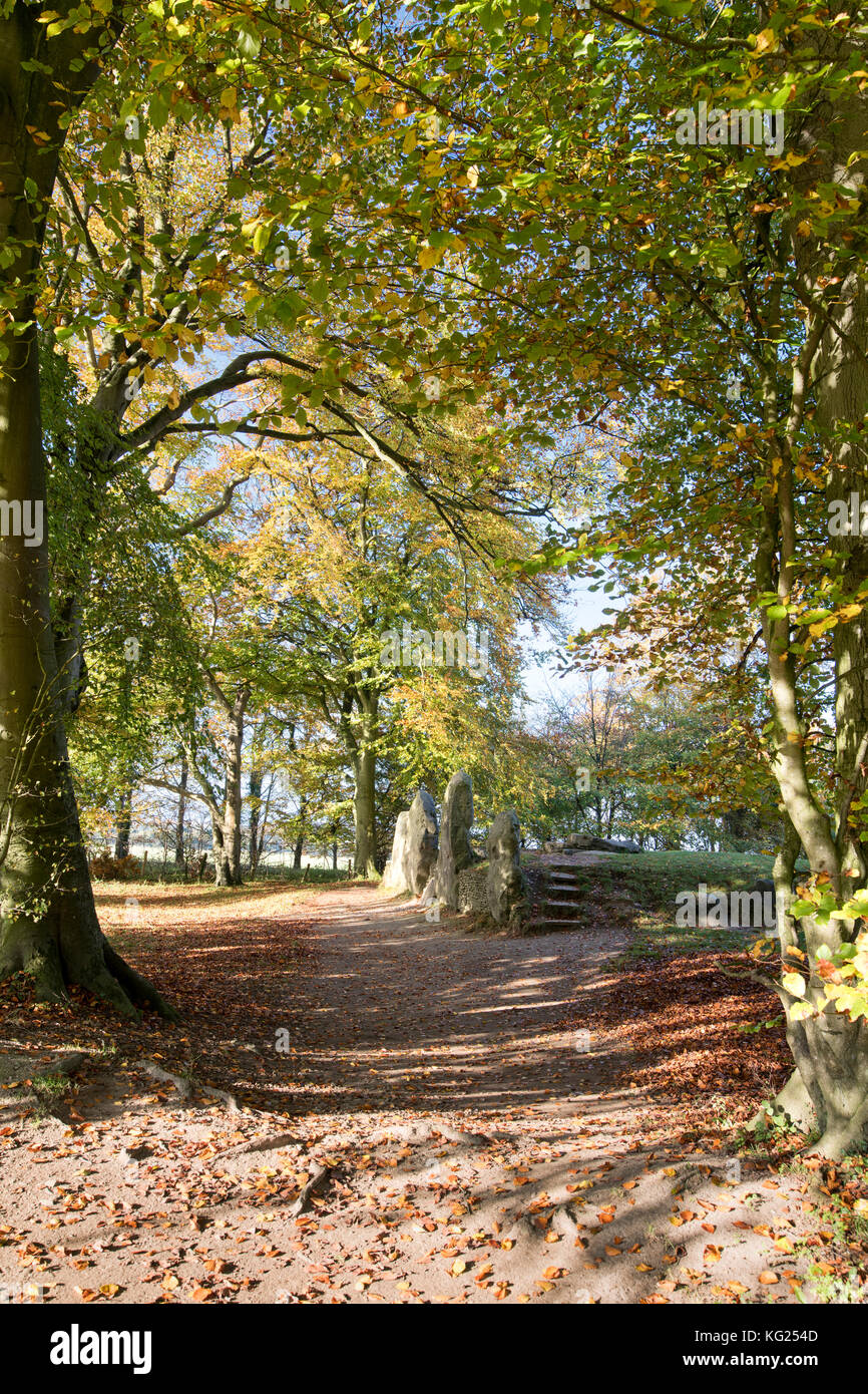 Waylands Smithy in the autumn morning sunlight. Neolithic chambered ...