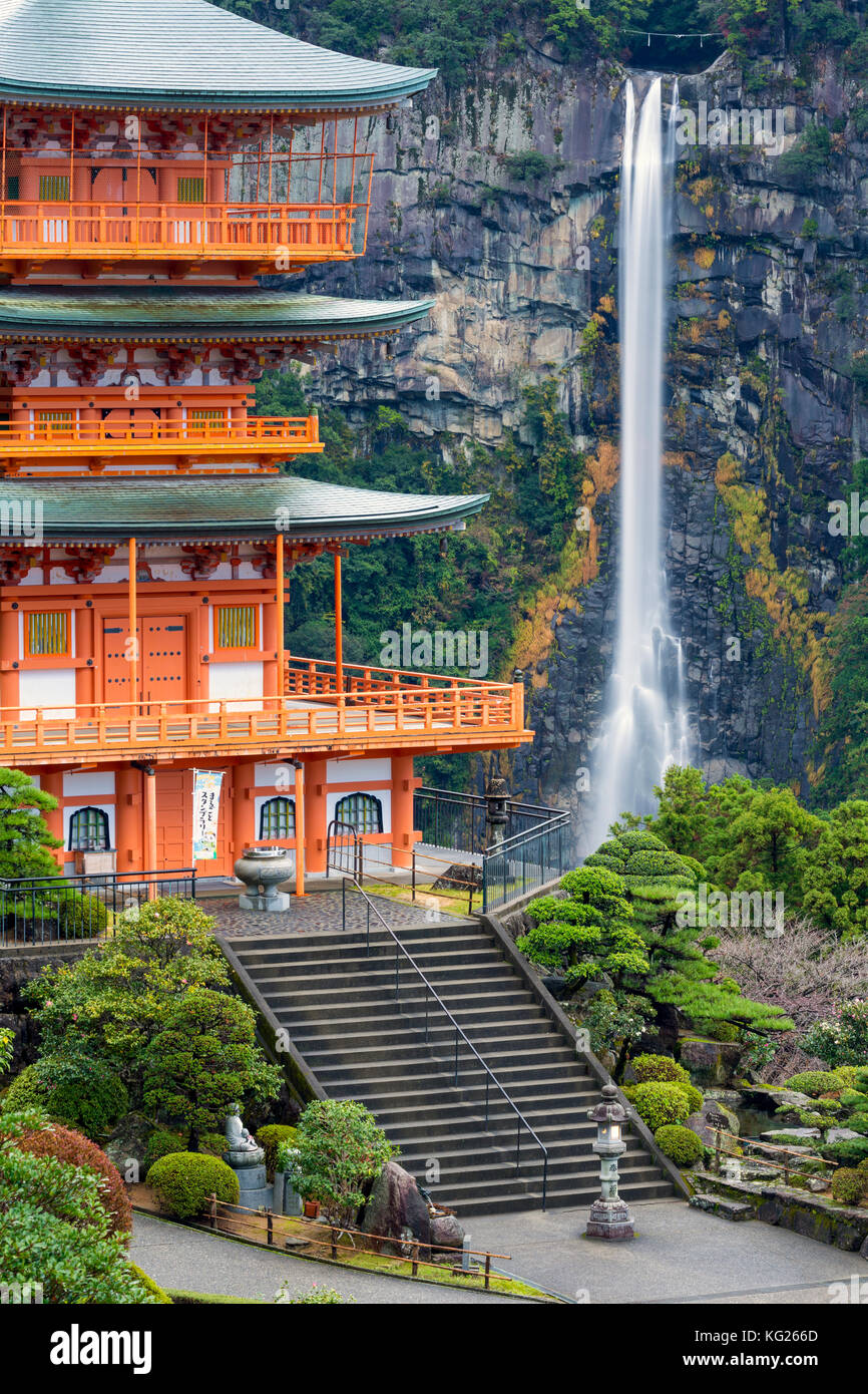 Nachisan Seiganto-ji pagoda at Kumano Nachi Shrine with Nachi Falls in the background, Wakayama, Japan, Asia Stock Photo