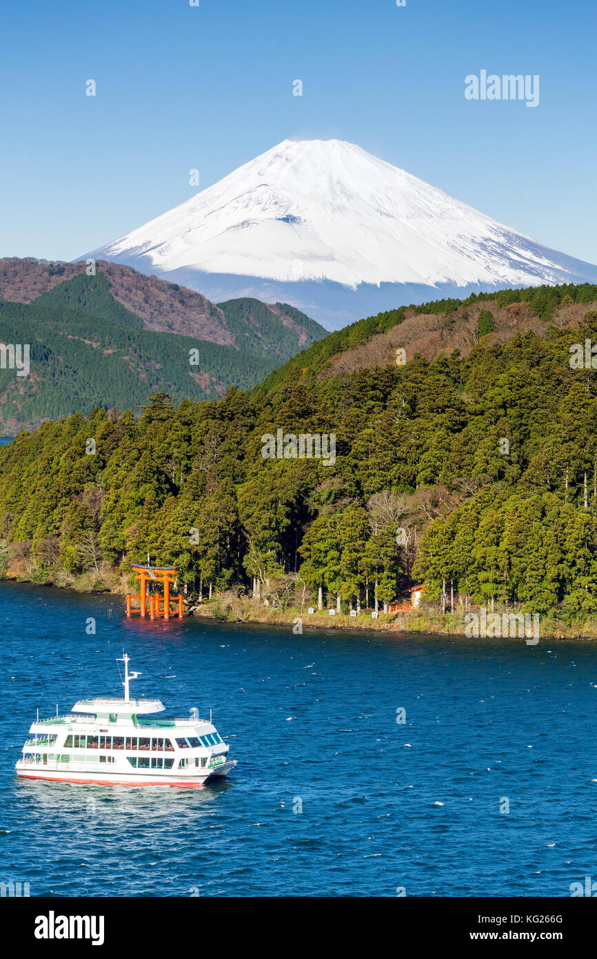 Lake Ashinoko with Mount Fuji behind, Fuji-Hakone-Izu National Park, Hakone, Shizuoka, Honshu, Japan, Asia Stock Photo