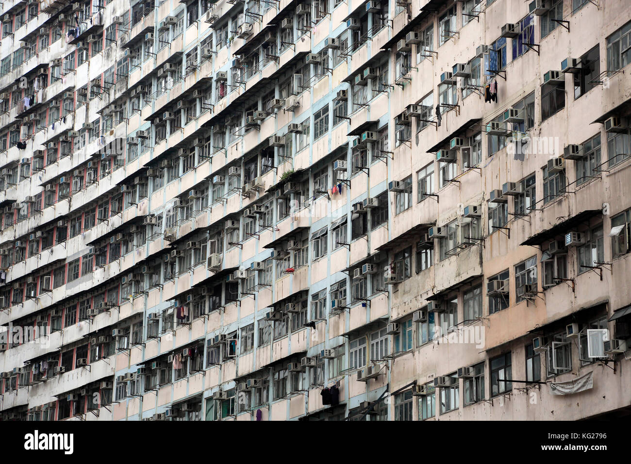 densely-populated-housing-estate-apartment-building-quarry-bay-hong