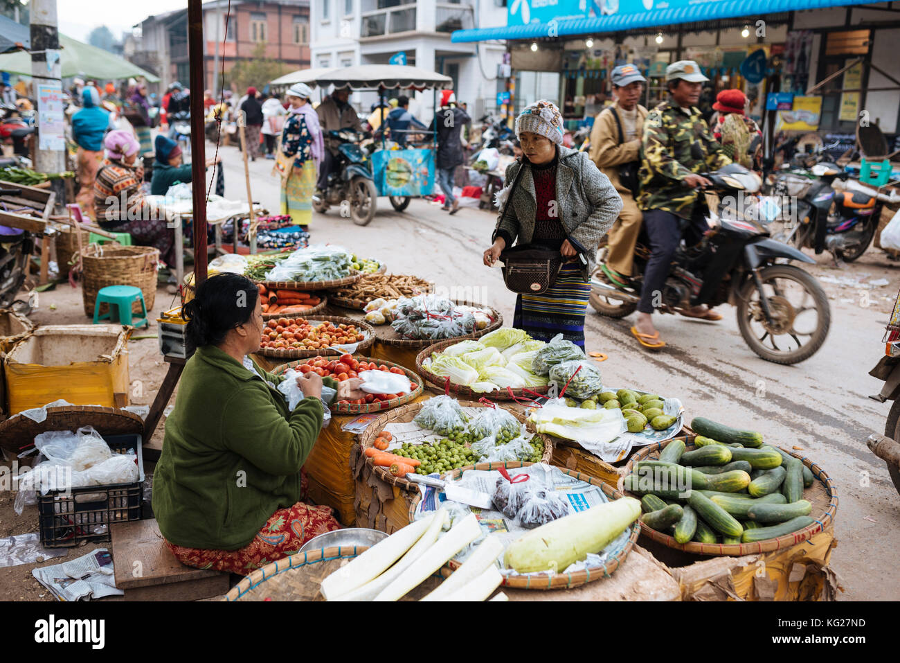 Hsipaw Morning Market, Hsipaw, Shan State, Myanmar (Burma), Asia Stock ...