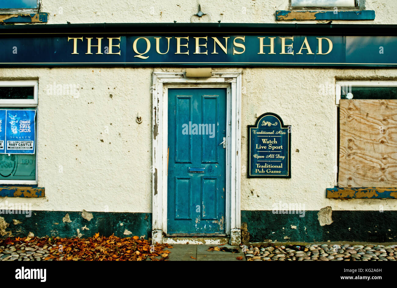 The Queens Head (close) Front Street, West Auckland, County Durham Stock Photo