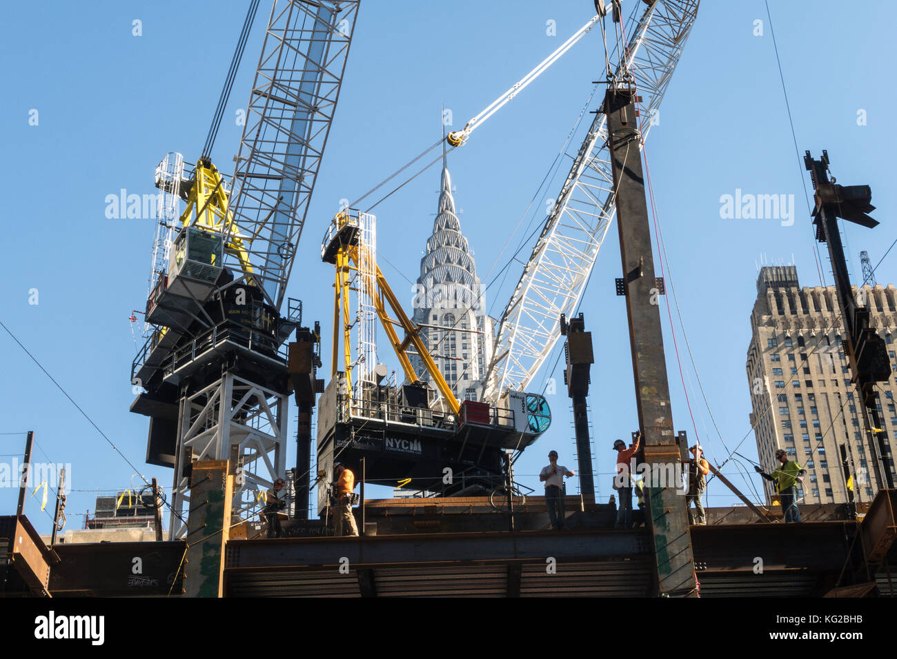 Hi-Rise Construction with tradesmen in Midtown Manhattan, NYC, USA Stock Photo