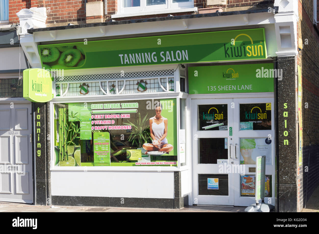 Kiwisun Tanning Salon, Sheen Lane, East Sheen, London Borough of Richmond upon Thames, Greater London, England, United Kingdom Stock Photo