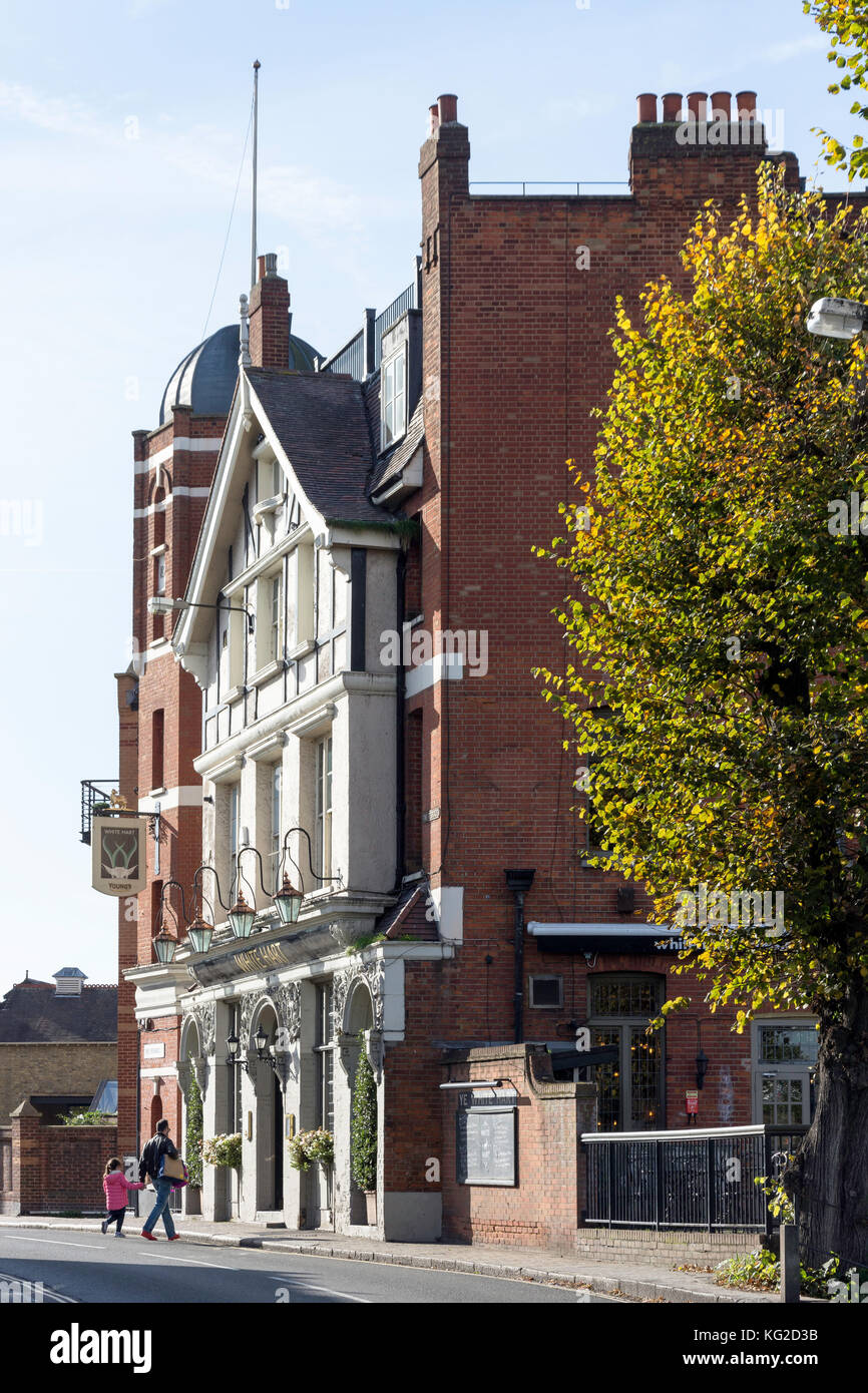 17th century The White Hart Pub, The Terrace, Riverside Barnes, London Borough of Richmond upon Thames, Greater London, England, United Kingdom Stock Photo