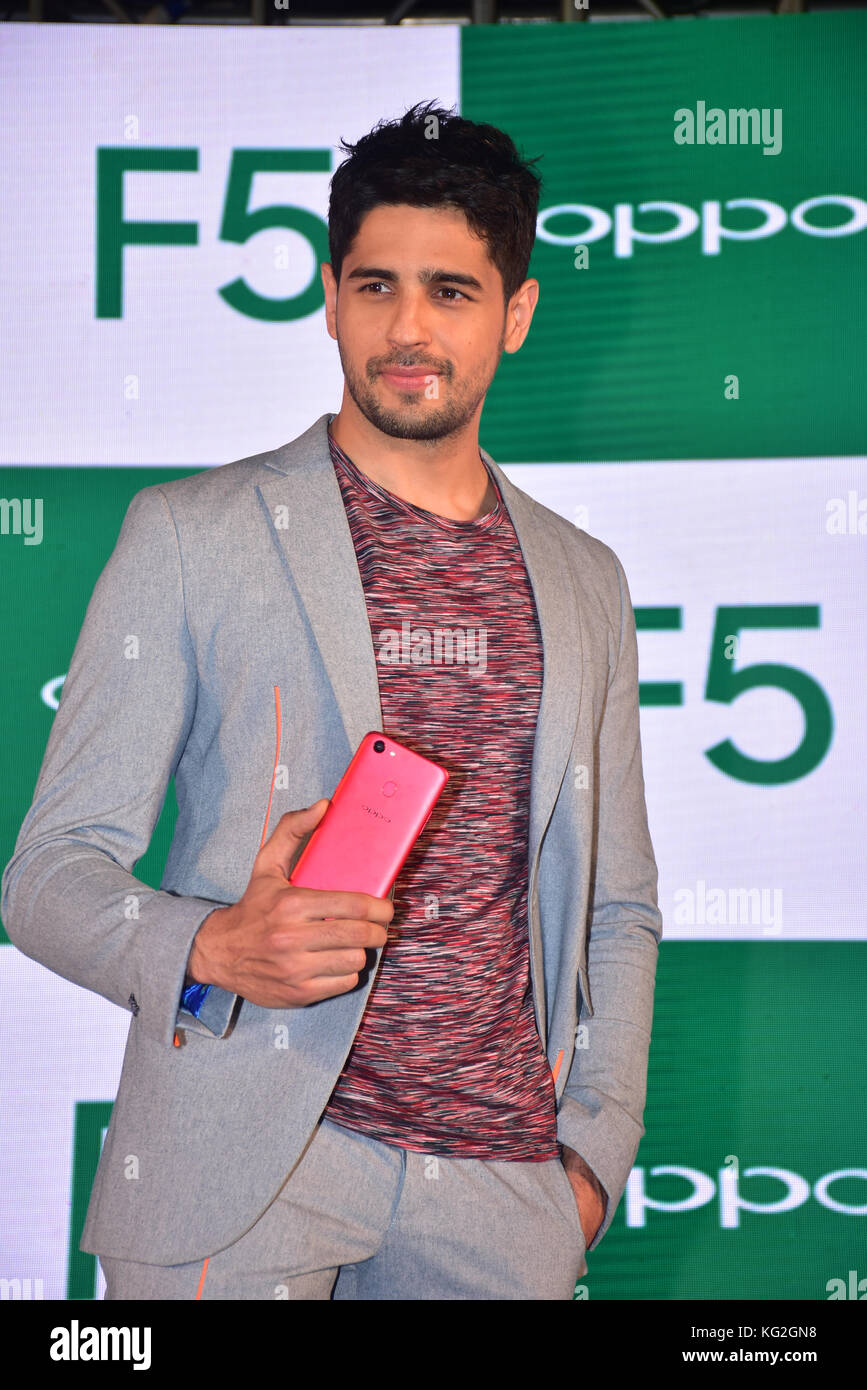 Indian film actor and Brand ambassador for Oppo Mobile Siddharth Malhotra launch OppoF5 mobile in India at hotel JW Marriott, Andheri in Mumbai. (Photo by Azhar Khan/ Pacific Press) Stock Photo