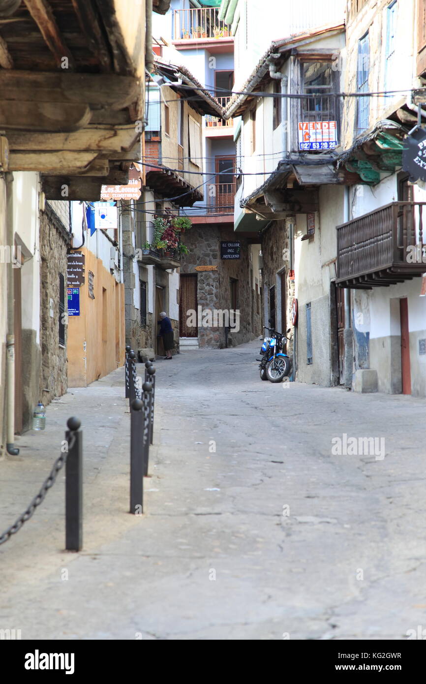Traditional houses architecture narrow street, Garganta la Olla, La