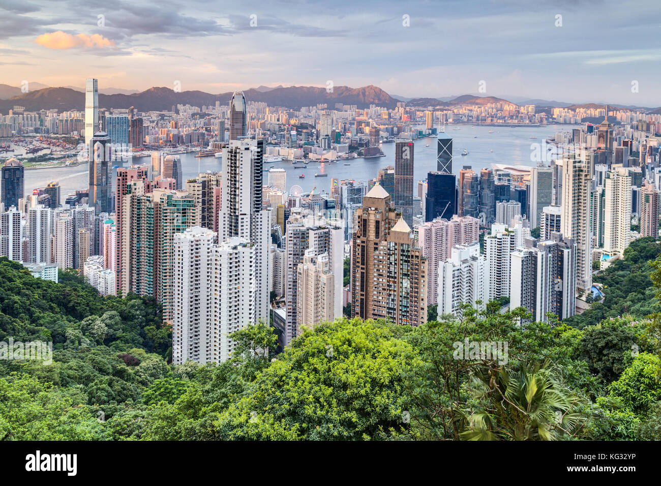 Skyline of Hong Kong from Victoria Peak at sunset Stock Photo - Alamy