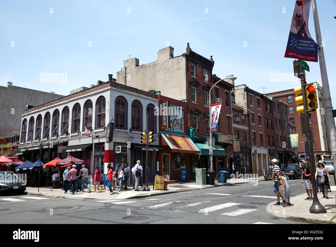 Corner of Chestnut and 2nd streets with Restaurants in Philadelphia - USA Stock Photo