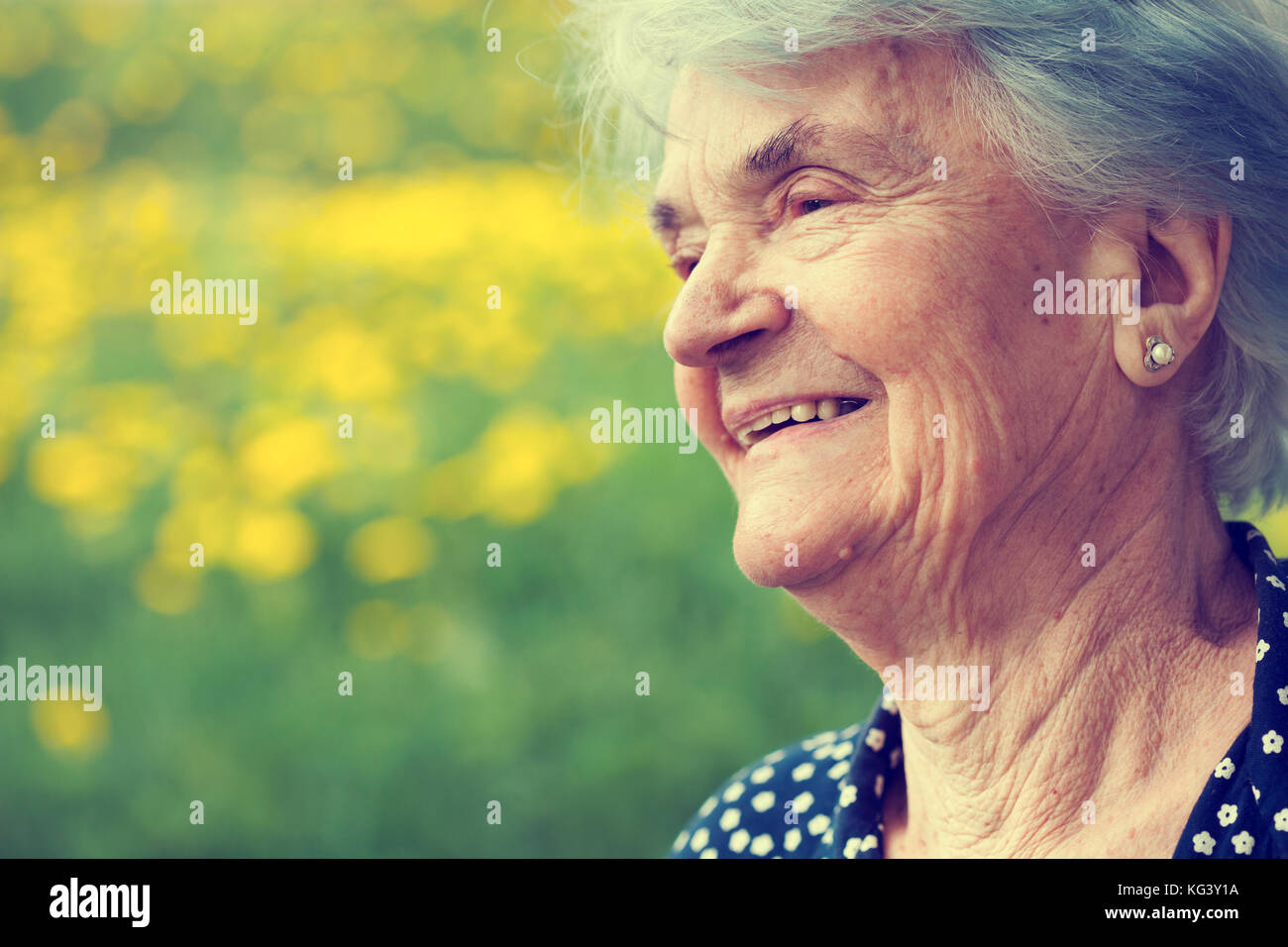 Outdoor portrait happy hi-res stock photography and images - Alamy