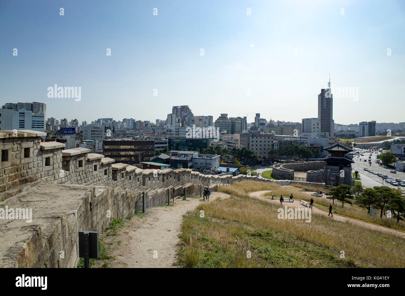 The 14th century city wall of Seoul viewed at Heunginjimun Gate, at the  Dongdaemun City Wall Park, South Korea Stock Photo - Alamy