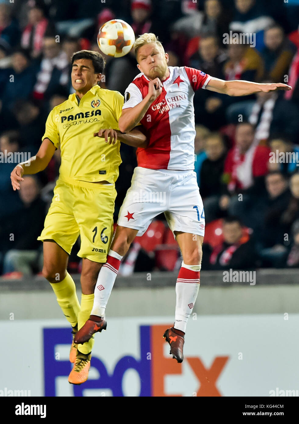 Prague, Czech Republic. 02nd Nov, 2017. Soccer Team of SK Slavia Praha pose  for photographer prior to the UEFA European Soccer League group A 4th round  match between Villarreal and Slavia Prague