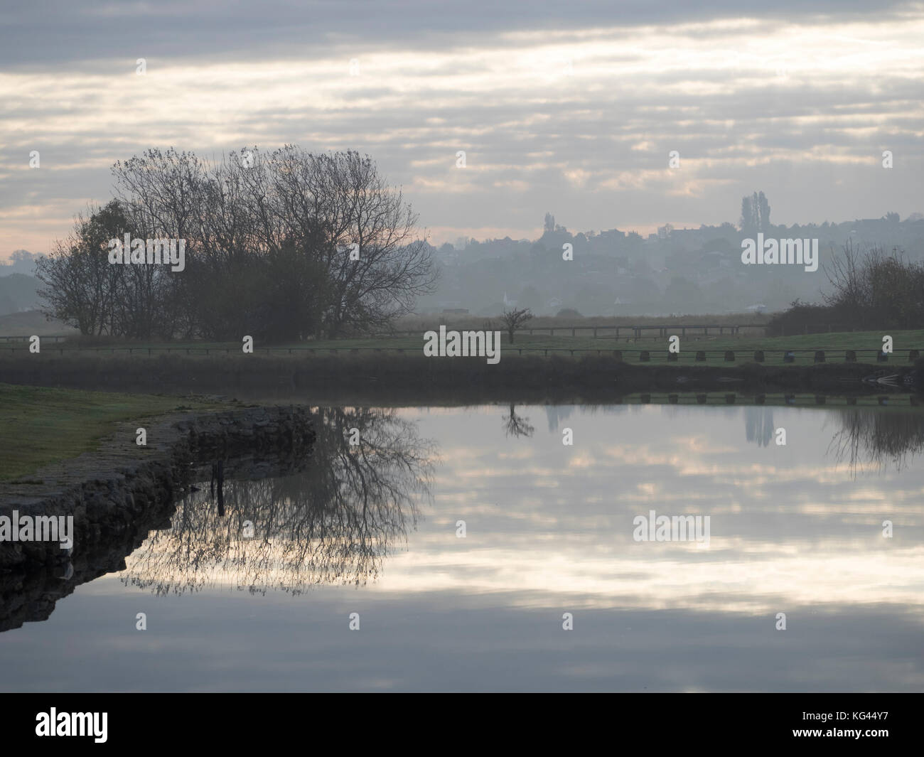 Sheerness, Kent, UK. 3rd Nov, 2017. UK Weather a very misty and foggy start to the day