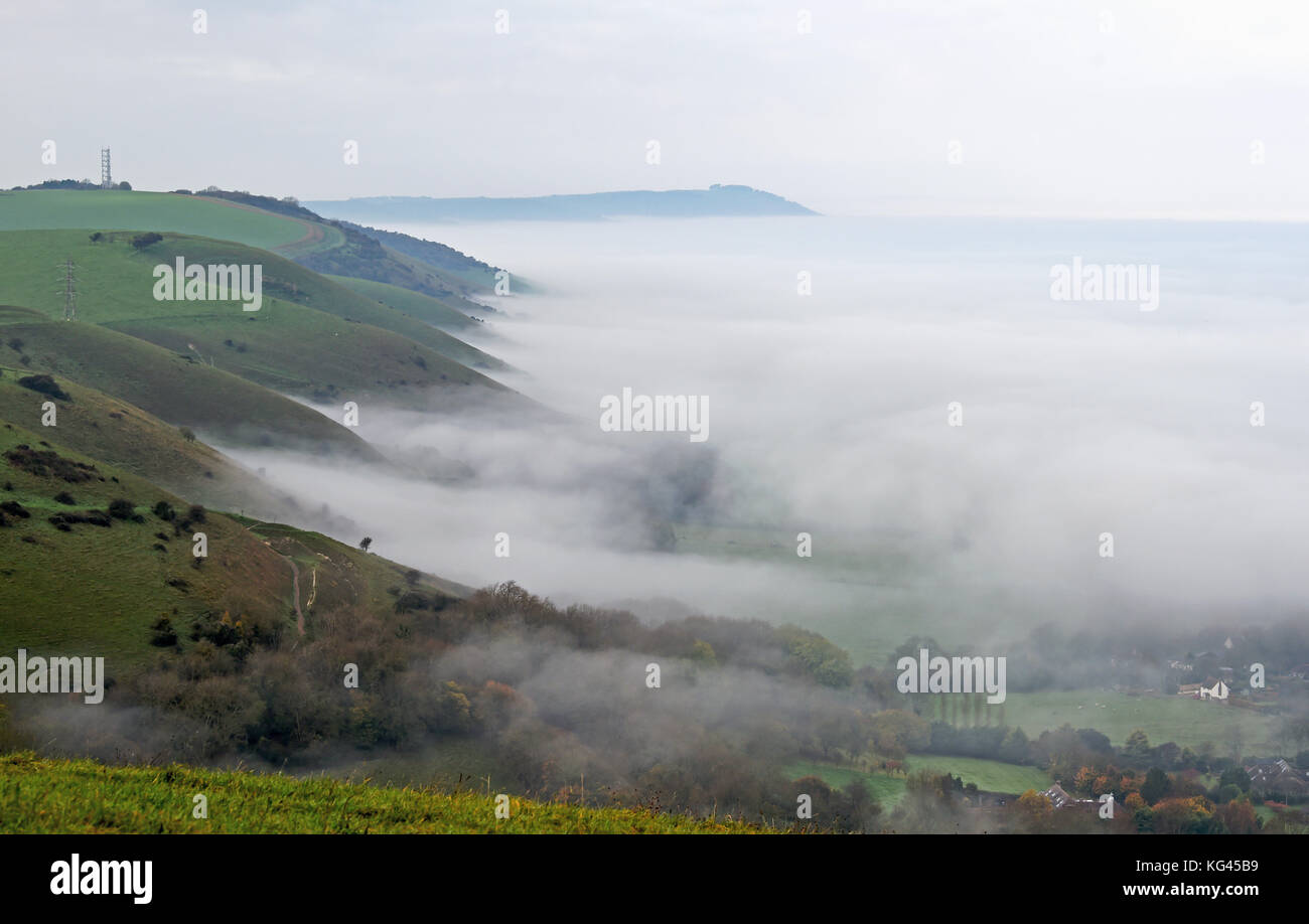 Brighton, UK. 3rd Nov, 2017. A beautiful misty Autumnal morning along