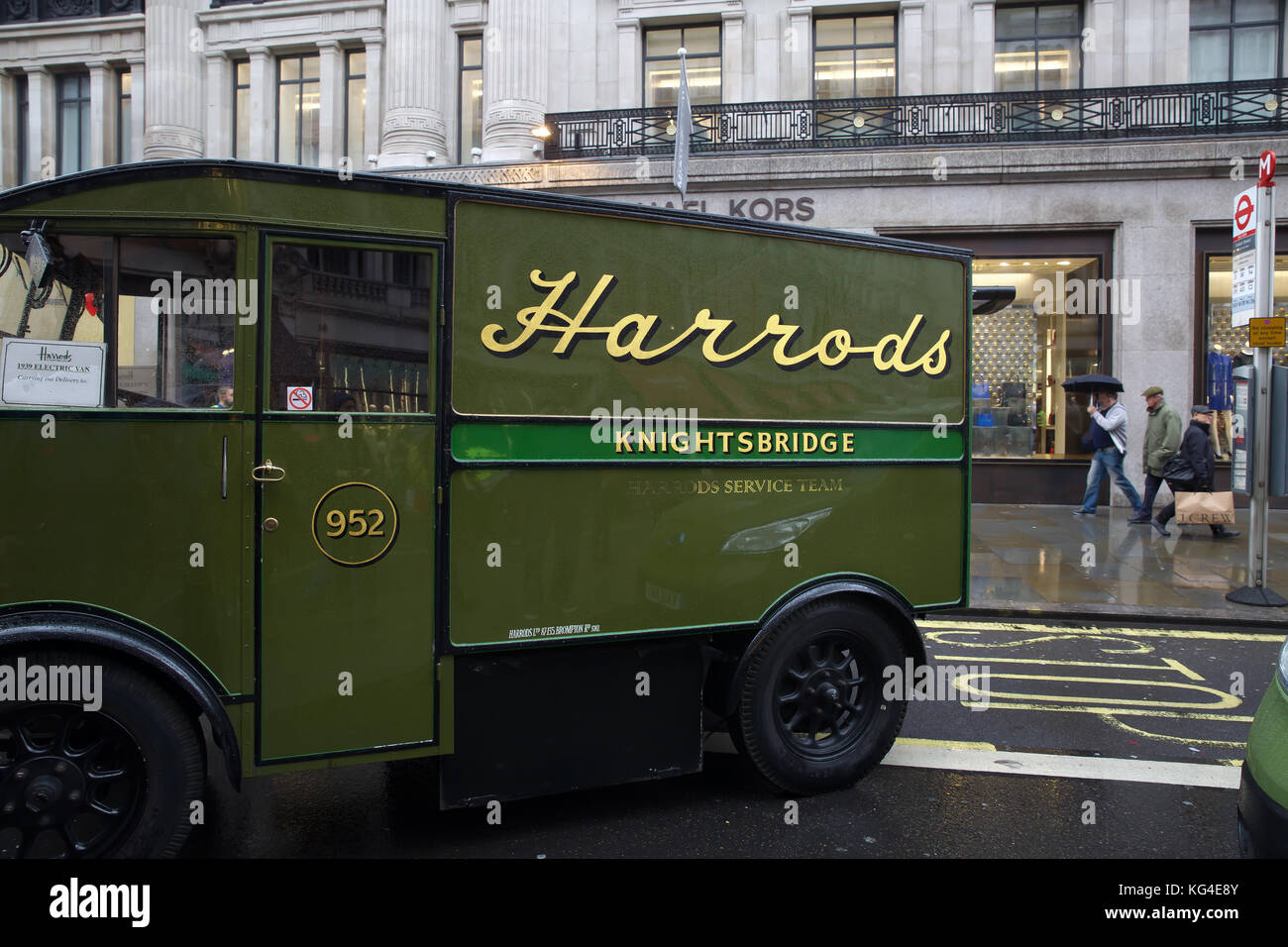 Harrods Delivery Van Stock Photos & Harrods Delivery Van Stock Images