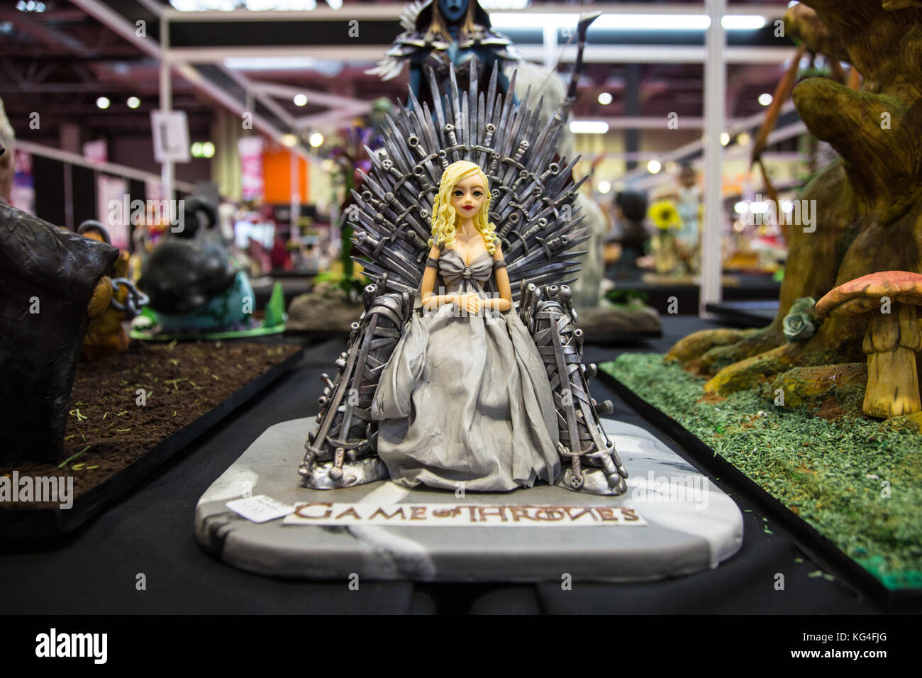 Birmingham, UK. 04th Nov, 2017. Game of Thrones themed cake at Cake