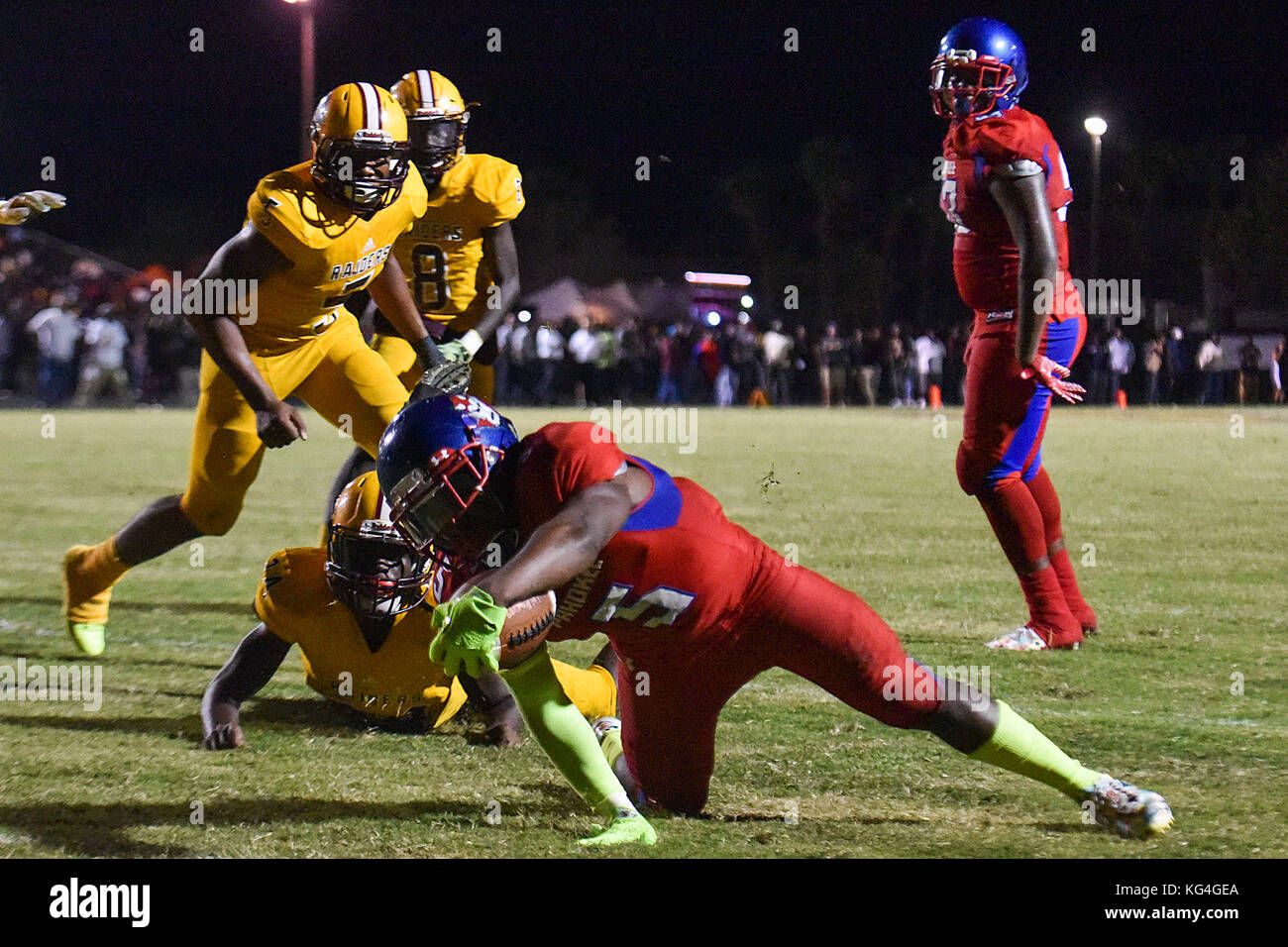 Belle Glade, Florida, USA. 3rd Nov, 2017. Pahokee running back Jatarie