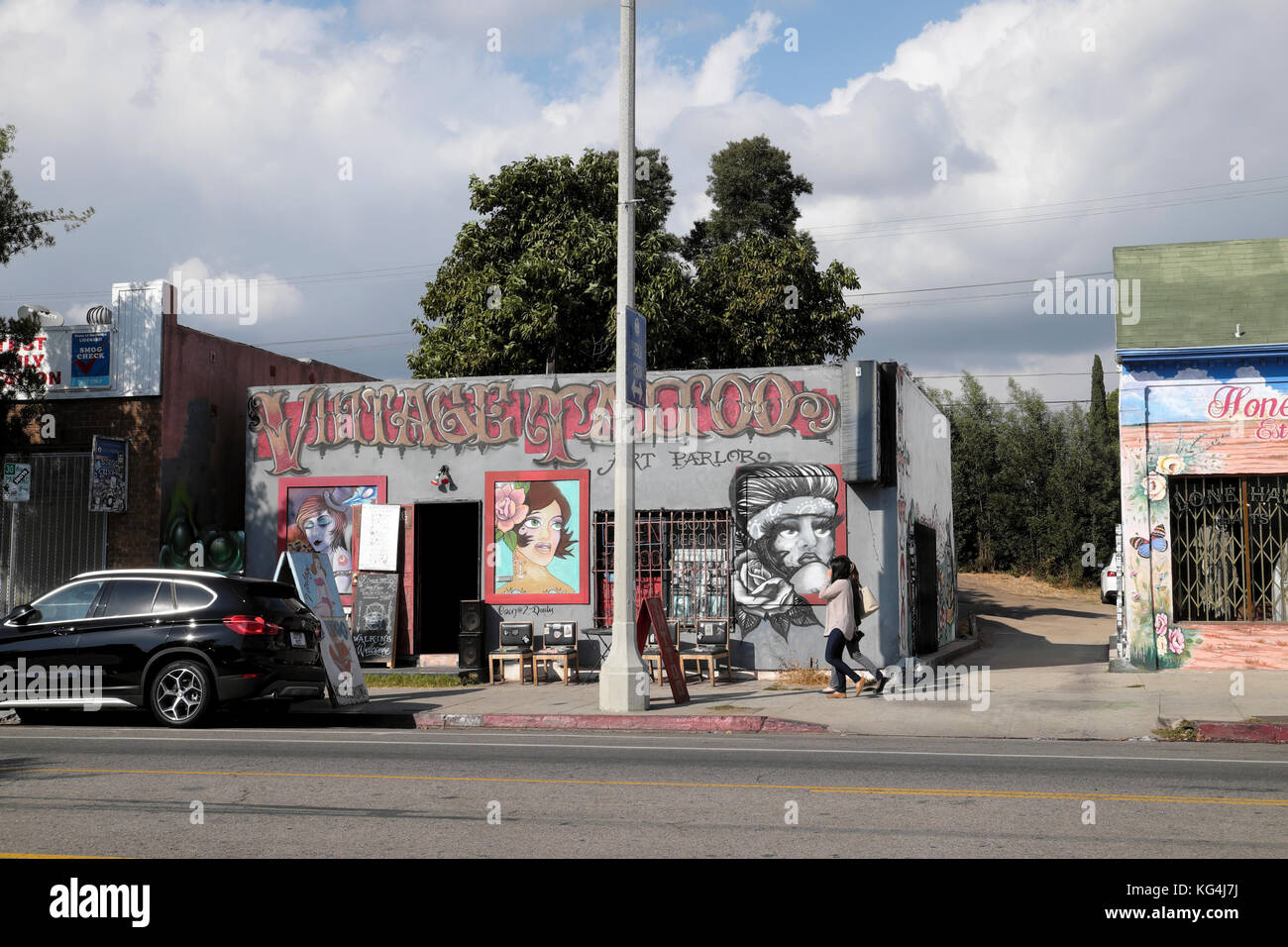 Exterior view of Vintage Tattoo Art Parlor & Piercing store on York Boulevard in Highland Park, Los Angeles, California, USA    KATHY DEWITT Stock Photo