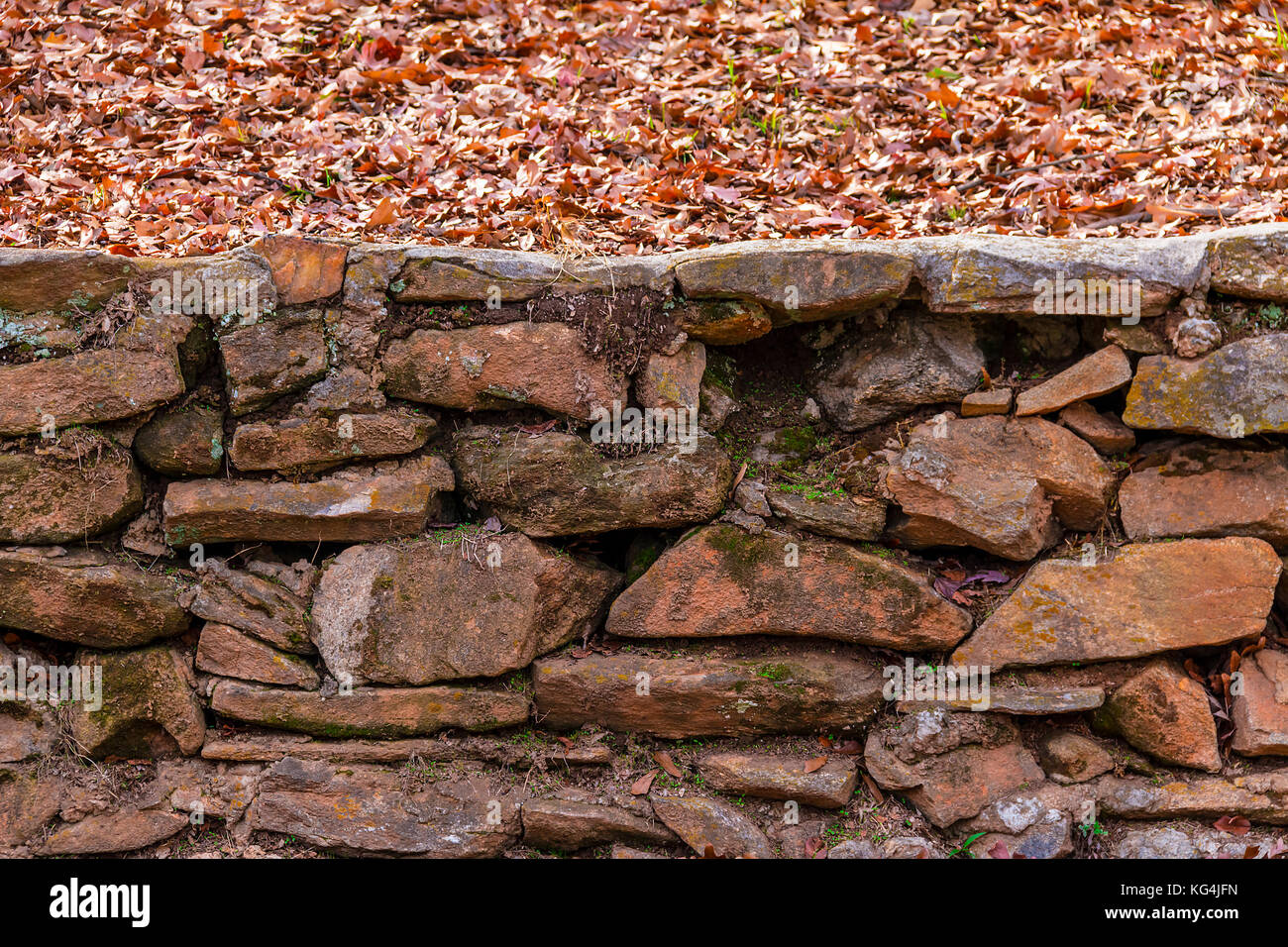 Ramshackle stone wall hi-res stock photography and images - Alamy