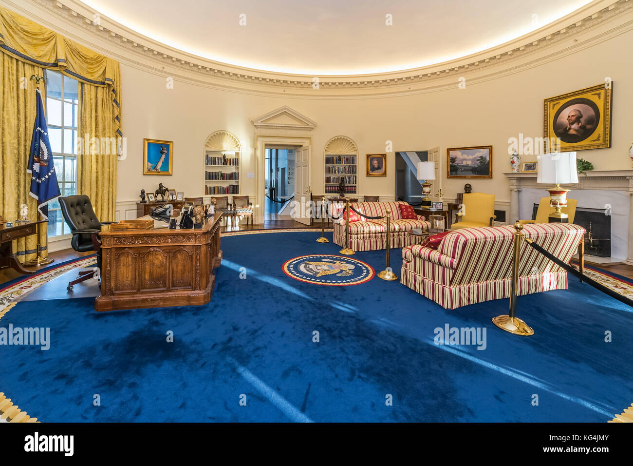 Replica of White House's Oval Office in William J. Clinton Presidential