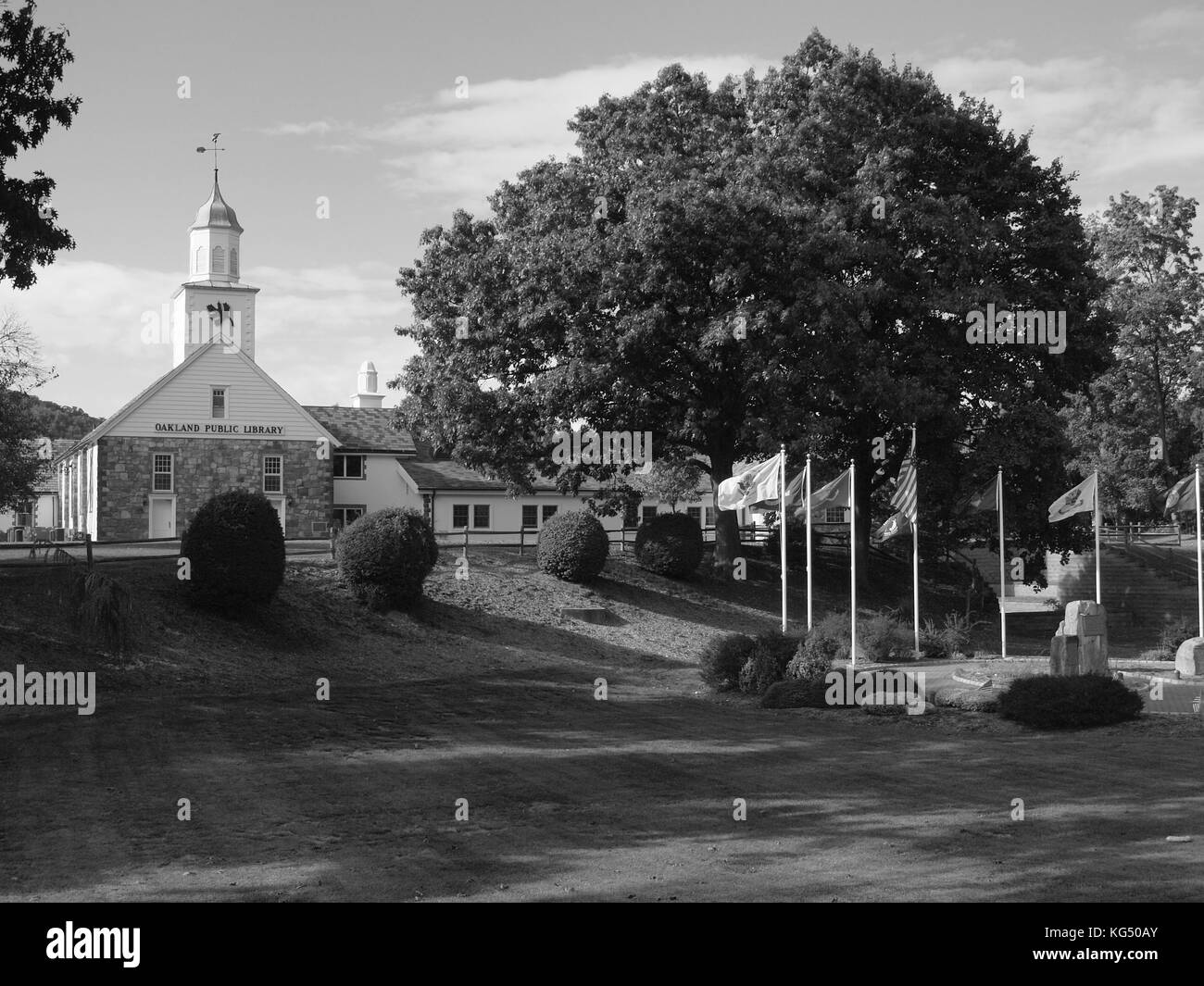 Oakland, NJ public library and Veterans Park in B&W Stock Photo Alamy
