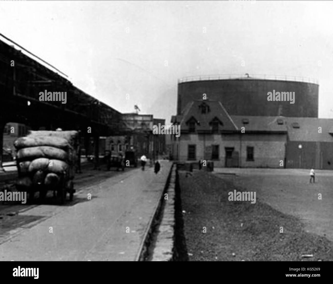 Molasses explosion hires stock photography and images Alamy